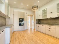 Eladó téglalakás, XIII. kerületben 188 M Ft, 3 szobás