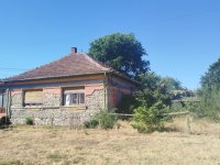 Eladó családi ház, Újszászon 14 M Ft, 2 szobás