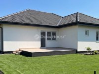 Eladó családi ház, Bicskén 100.5 M Ft, 4 szobás