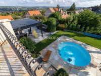 Eladó családi ház, Pécsett 460 M Ft, 8 szobás