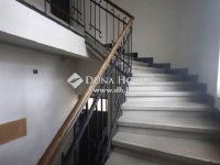 Eladó téglalakás, Pécsett 67 M Ft, 4 szobás