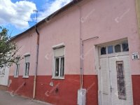Eladó családi ház, Komáromban 44.9 M Ft, 3 szobás