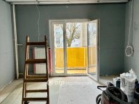 Eladó panellakás, Pécsett 63.9 M Ft, 2 szobás