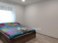 Eladó családi ház, Pápán 180 M Ft, 5+2 szobás