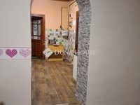 Eladó családi ház, Turán 26.8 M Ft, 2 szobás