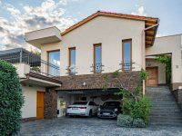 Eladó családi ház, Pécsett 460 M Ft, 8 szobás