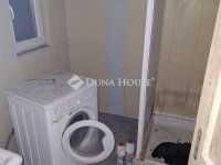 Eladó téglalakás, Pécsett 46.5 M Ft, 4 szobás