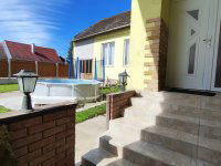 Eladó családi ház, Őcsényen 56.9 M Ft, 4 szobás