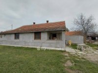 Eladó családi ház, Orosházán 19.5 M Ft, 2 szobás