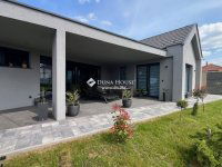 Eladó családi ház, Pécsett 144.5 M Ft, 4 szobás