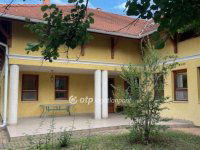 Eladó családi ház, Békéscsabán 320 M Ft, 11+2 szobás
