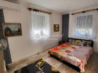 Eladó családi ház, Baracskán 127 M Ft, 8 szobás