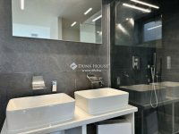 Eladó családi ház, Pécsett 349 M Ft, 5 szobás