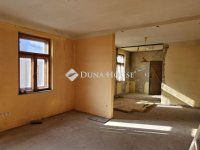 Eladó téglalakás, Pécsett 43.99 M Ft, 5 szobás