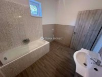 Eladó családi ház, Cegléden 72.99 M Ft, 3 szobás