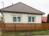 Eladó családi ház, Besenyszögön 35.5 M Ft, 2 szobás