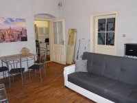 Kiadó téglalakás, albérlet, Pécsett, Katalin utcában, 3 szobás