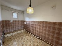 Eladó családi ház, Tápiószecsőn 69.4 M Ft, 8 szobás
