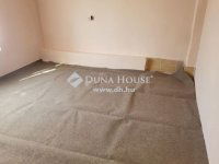 Eladó családi ház, Esztergomban 39.9 M Ft, 2 szobás