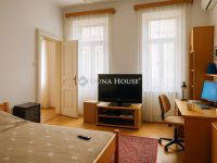 Eladó téglalakás, VI. kerületben 136 M Ft, 1 szobás