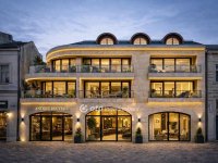 Eladó téglalakás, Székesfehérvárott 239 M Ft, 12 szobás