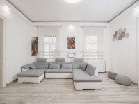 Eladó téglalakás, Pécsett 120 M Ft, 4 szobás