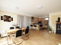 Eladó családi ház, Márkón 146 M Ft, 4 szobás