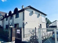 Eladó családi ház, IV. kerületben 215 M Ft, 7 szobás