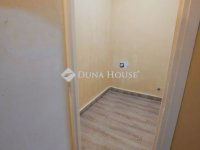 Eladó téglalakás