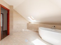 Eladó családi ház, Szigetszentmiklóson 149.9 M Ft, 5+1 szobás