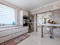 Eladó családi ház, Üllőn 299 M Ft, 6 szobás