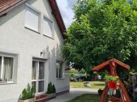 Eladó családi ház, Veszprémben 149.9 M Ft, 8+2 szobás