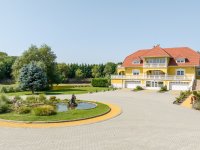 Eladó családi ház, Ráckevén 720 M Ft, 10 szobás
