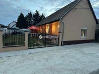 Eladó családi ház, Vecsésen 89.9 M Ft, 4 szobás