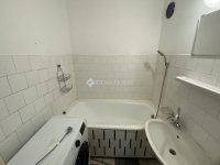 Eladó panellakás, Szegeden 57.9 M Ft, 3 szobás