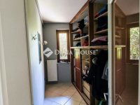 Eladó családi ház, Pécsett 120 M Ft, 6 szobás