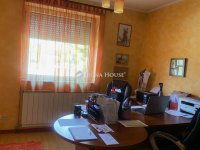 Eladó családi ház, Taksonyon 349 M Ft, 9 szobás