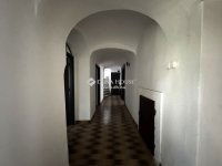 Eladó családi ház, Egerben 218 M Ft, 8 szobás