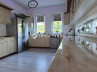 Eladó családi ház, Monoron 164.9 M Ft, 5 szobás