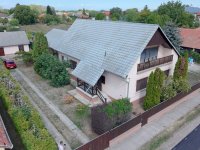 Eladó családi ház, Nyáregyházán 114.99 M Ft, 7 szobás