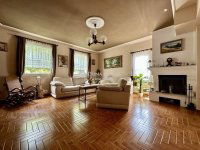 Eladó családi ház, Abaligeten 139 M Ft, 9 szobás