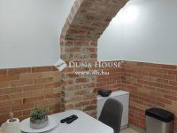 Eladó téglalakás