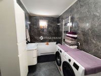 Eladó családi ház, Vecsésen 73.5 M Ft, 7 szobás