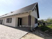 Eladó ikerház, Ráckevén 88 M Ft, 3+1 szobás