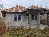 Eladó családi ház, Esztergomban 39.99 M Ft, 2 szobás