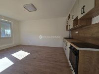 Eladó panellakás, Pécsett 44.9 M Ft, 2+1 szobás