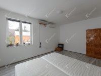 Eladó családi ház, Sopronban 105 M Ft, 8 szobás