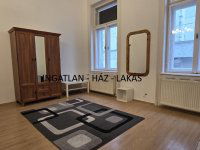 Eladó téglalakás