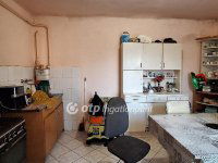 Eladó családi ház, Kiskőrösön 24 M Ft, 4 szobás