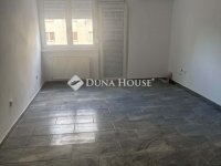 Eladó panellakás, Esztergomban 39.9 M Ft, 2 szobás